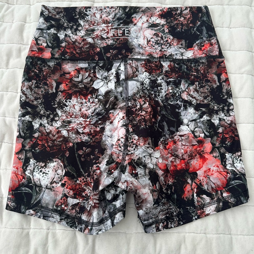 Fleo true high shorts, Halloween floral